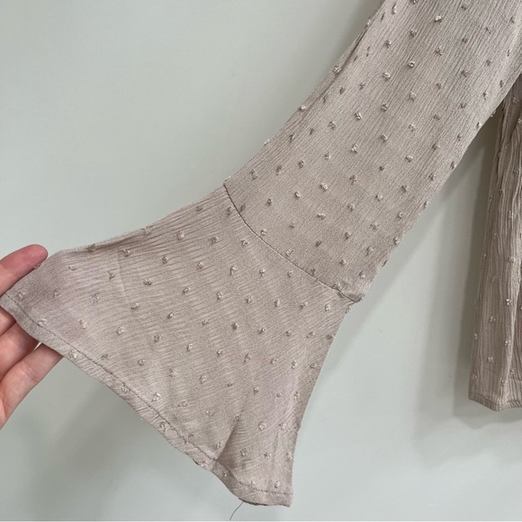 Entro tan Swiss dot belle sleeve blouse top tie waist v-neck size large NWT - Picture 2 of 9